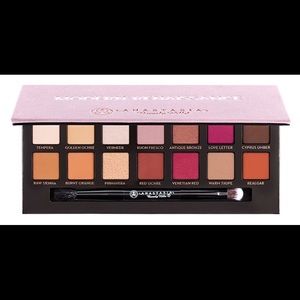 ABH Modern Renaissance Palette with Dual Ended Eyeshadow Brush